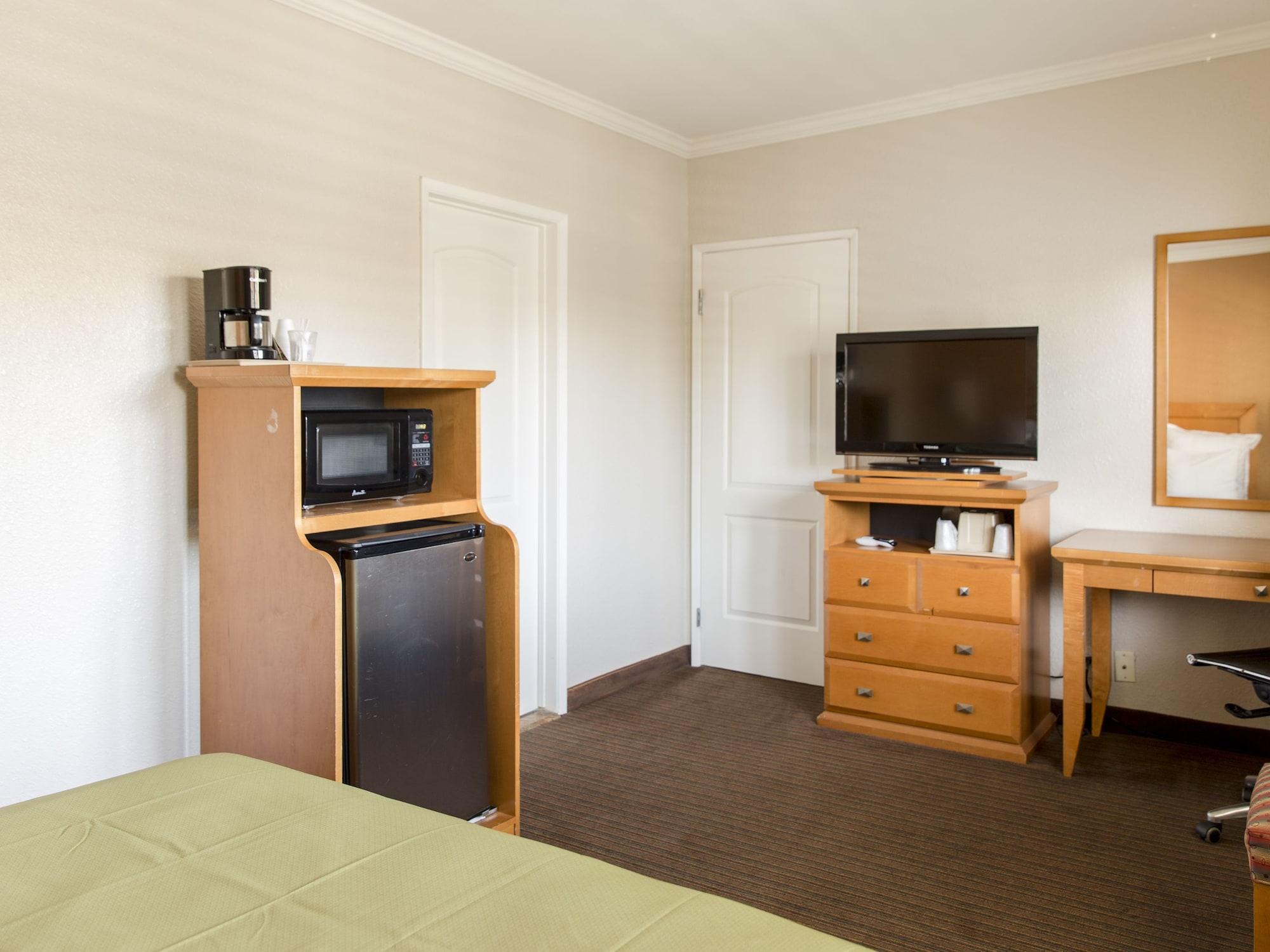 Anaheim Islander Inn And Suites Near Park And Convention Center Exterior foto