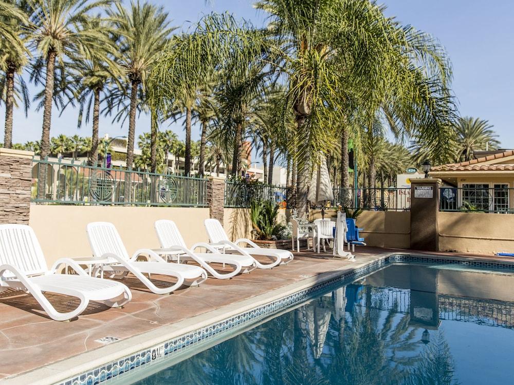 Anaheim Islander Inn And Suites Near Park And Convention Center Exterior foto
