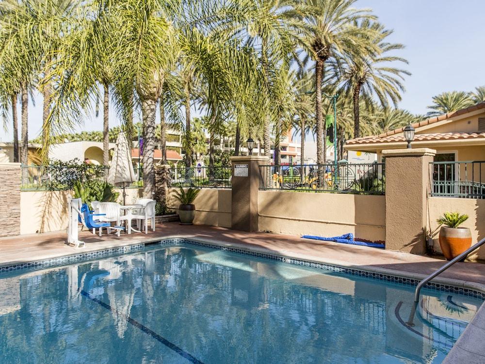 Anaheim Islander Inn And Suites Near Park And Convention Center Exterior foto