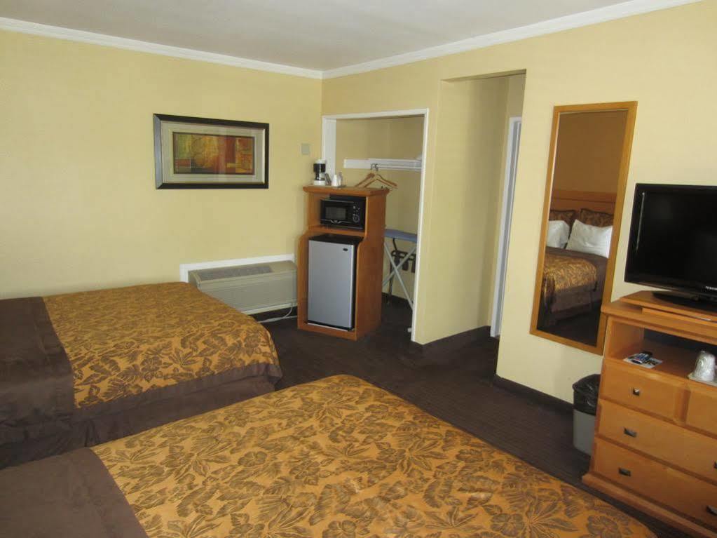 Anaheim Islander Inn And Suites Exterior foto