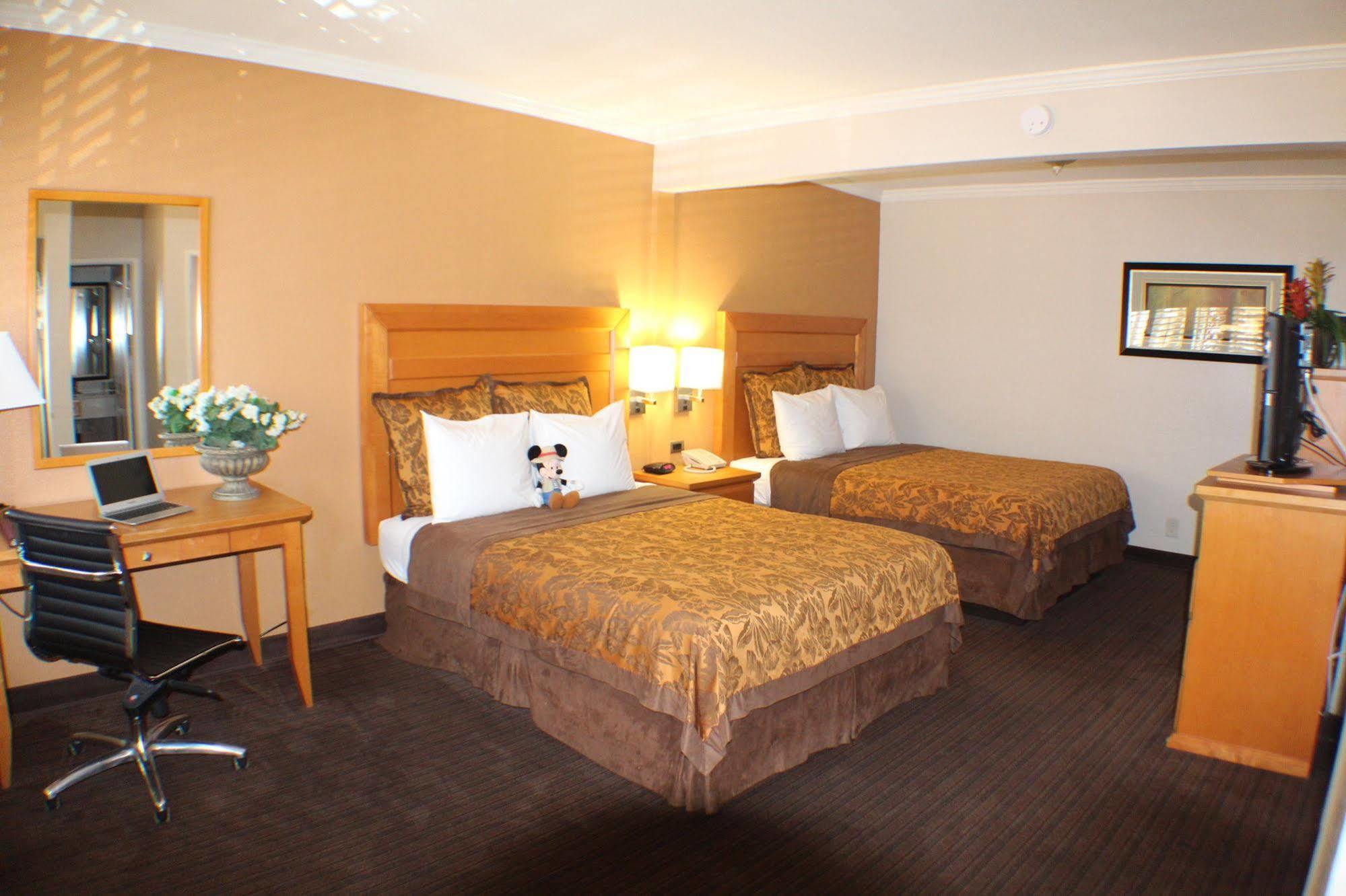 Anaheim Islander Inn And Suites Near Park And Convention Center Exterior foto