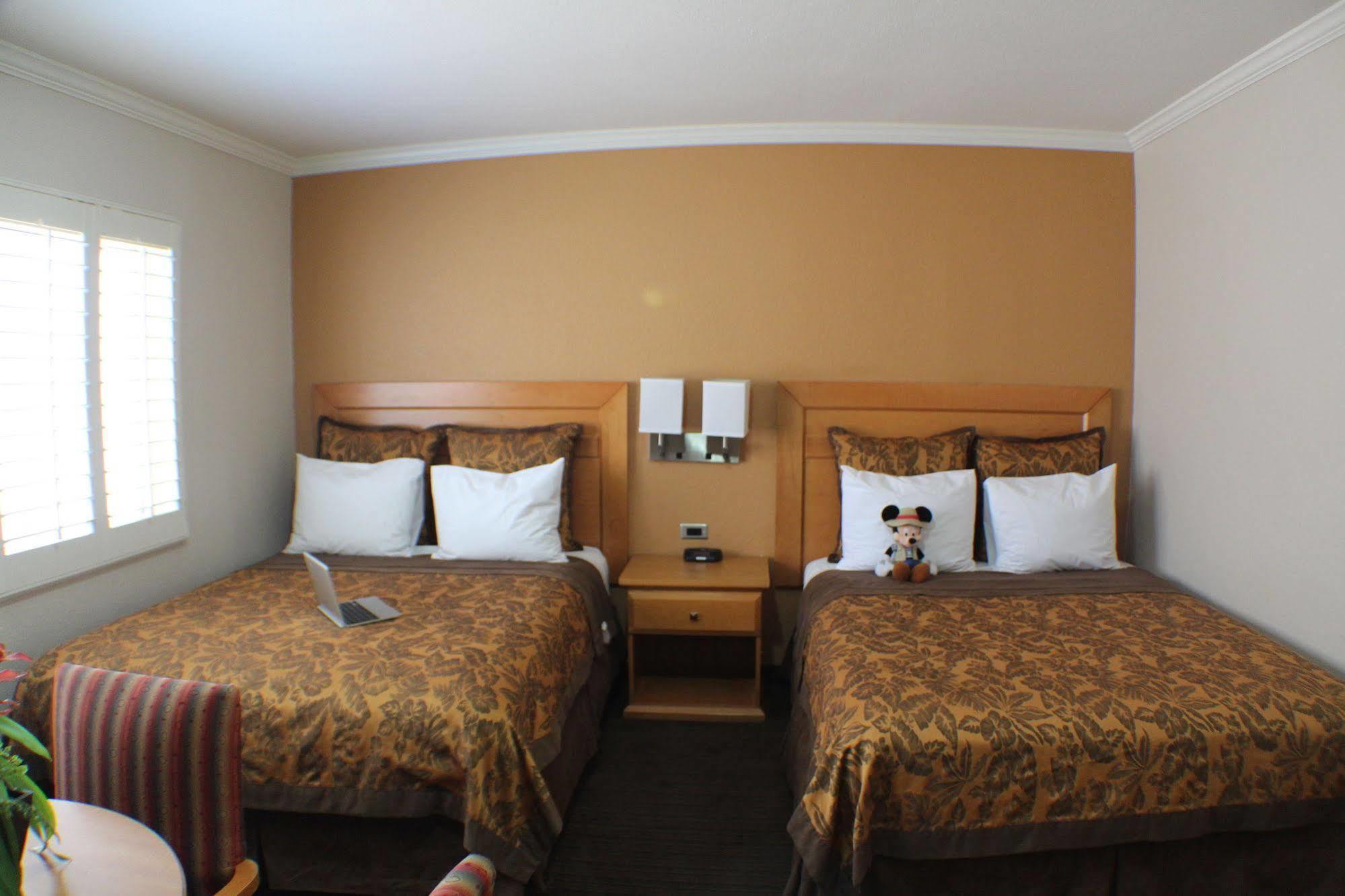 Anaheim Islander Inn And Suites Near Park And Convention Center Exterior foto