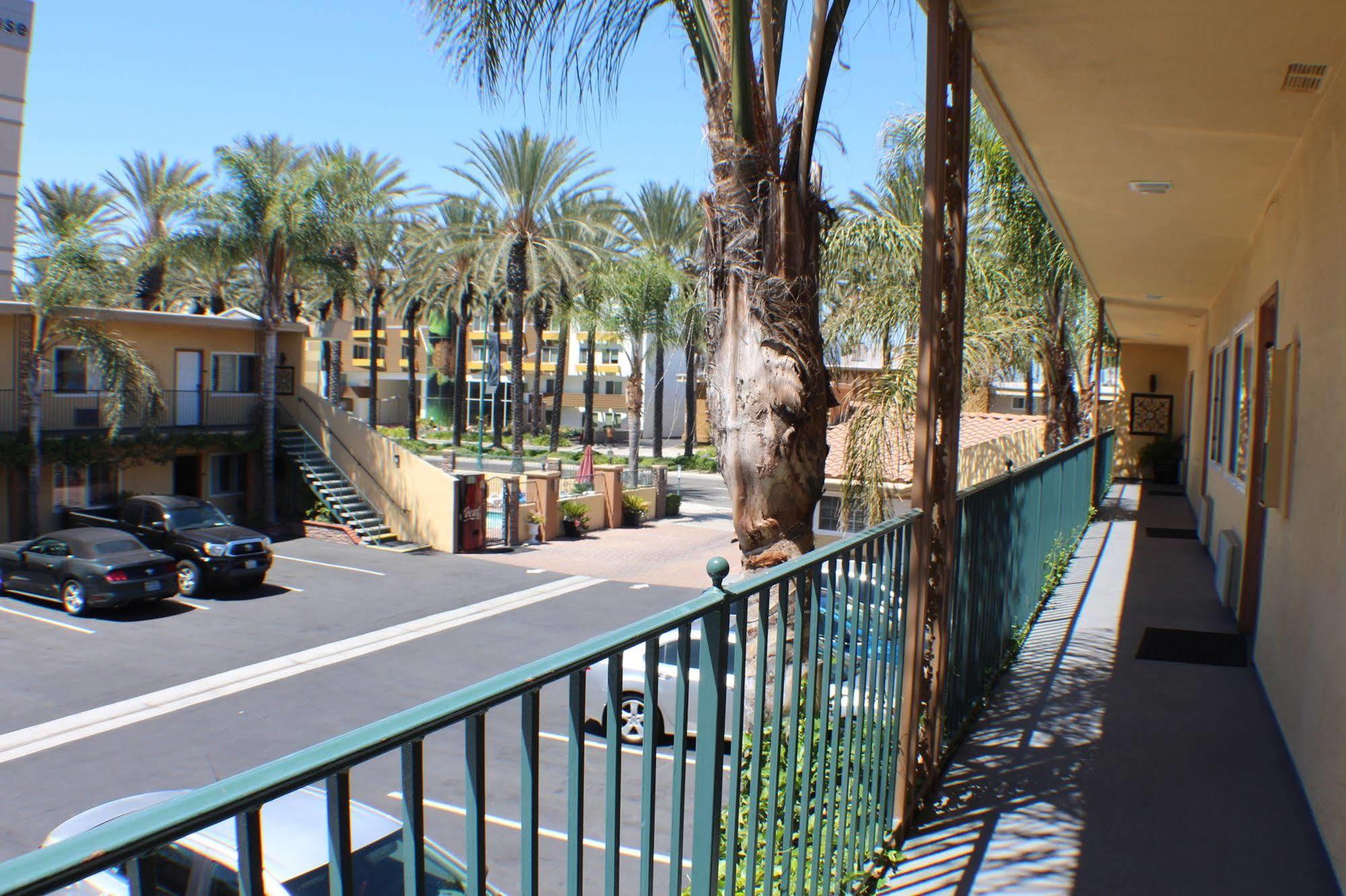 Anaheim Islander Inn And Suites Near Park And Convention Center Exterior foto