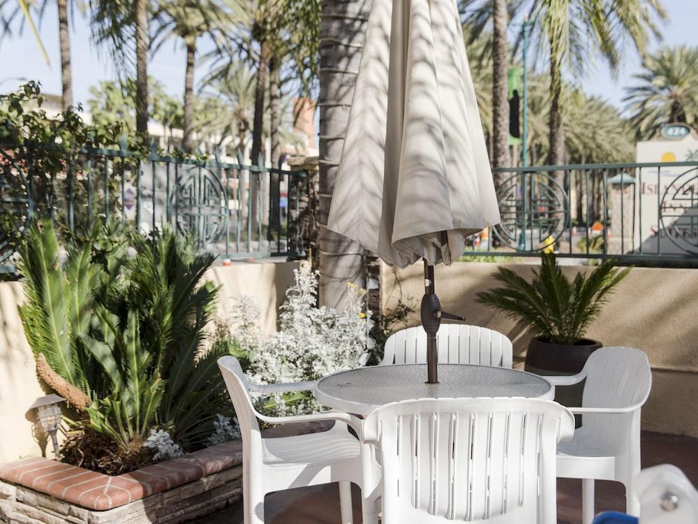 Anaheim Islander Inn And Suites Near Park And Convention Center Exterior foto